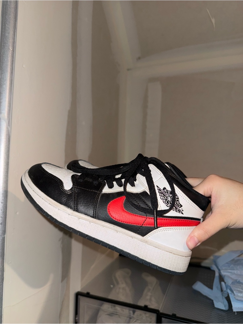 Nike Kids Low-Top Sneakers in Black, White & Red